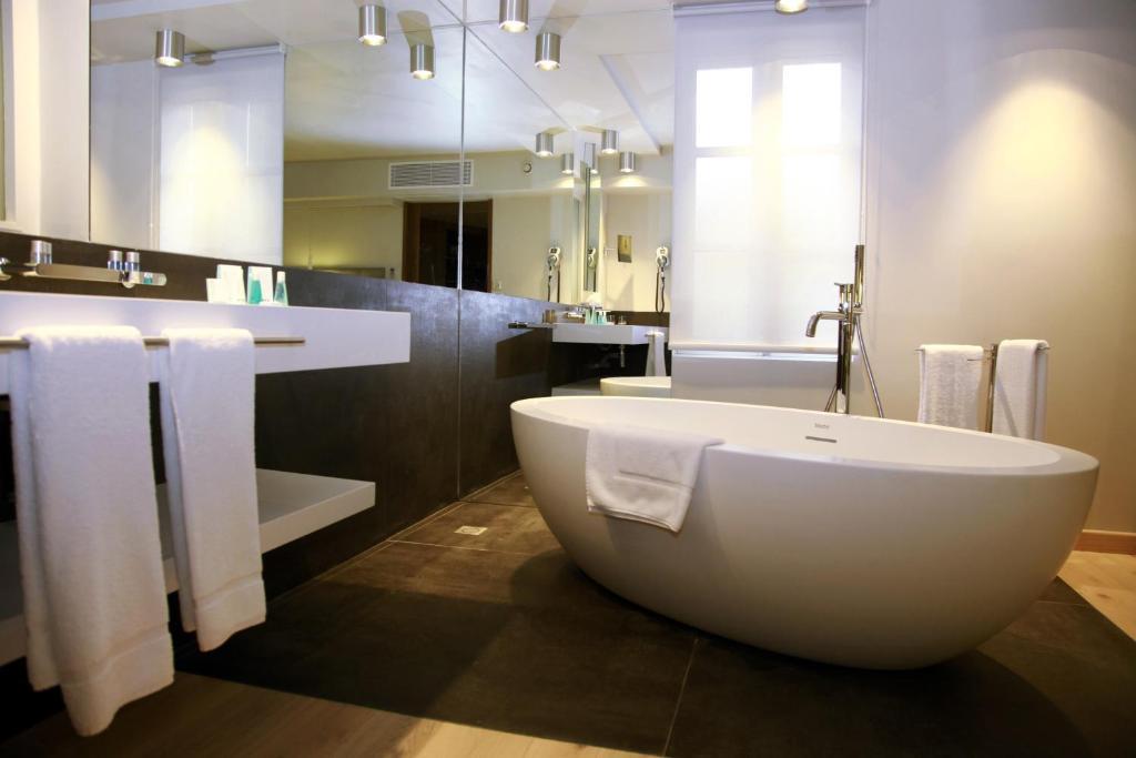 Le Pre Du Moulin - Maison Alonso - Hotel & Restaurant Sérignan-du-Comtat Zimmer foto